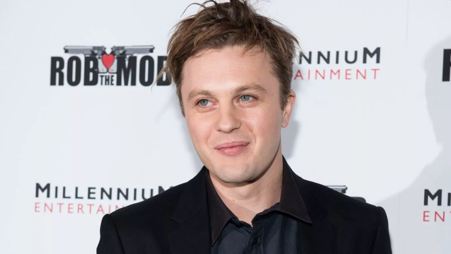 Michael Pitt arrestato per abusi sessuali e violenza: ha aggredito la sua ex con un asse di legno Michael Pitt