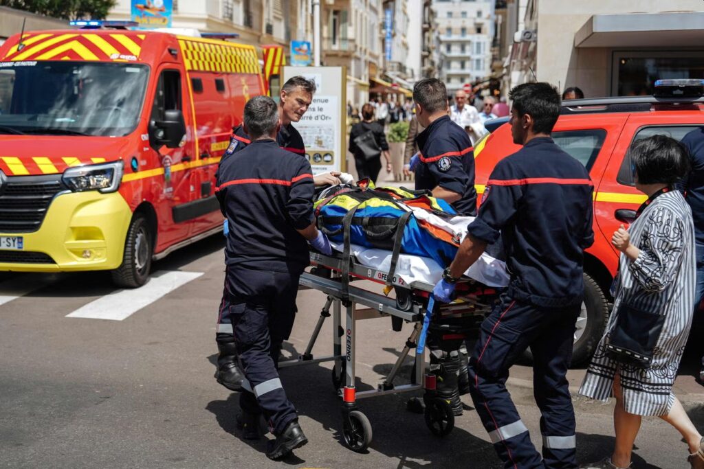 Incidente a Cannes 2025: una palma si abbatte su un uomo, è in gravi condizioni Incidente a Cannes 2025, un uomo viene soccorso