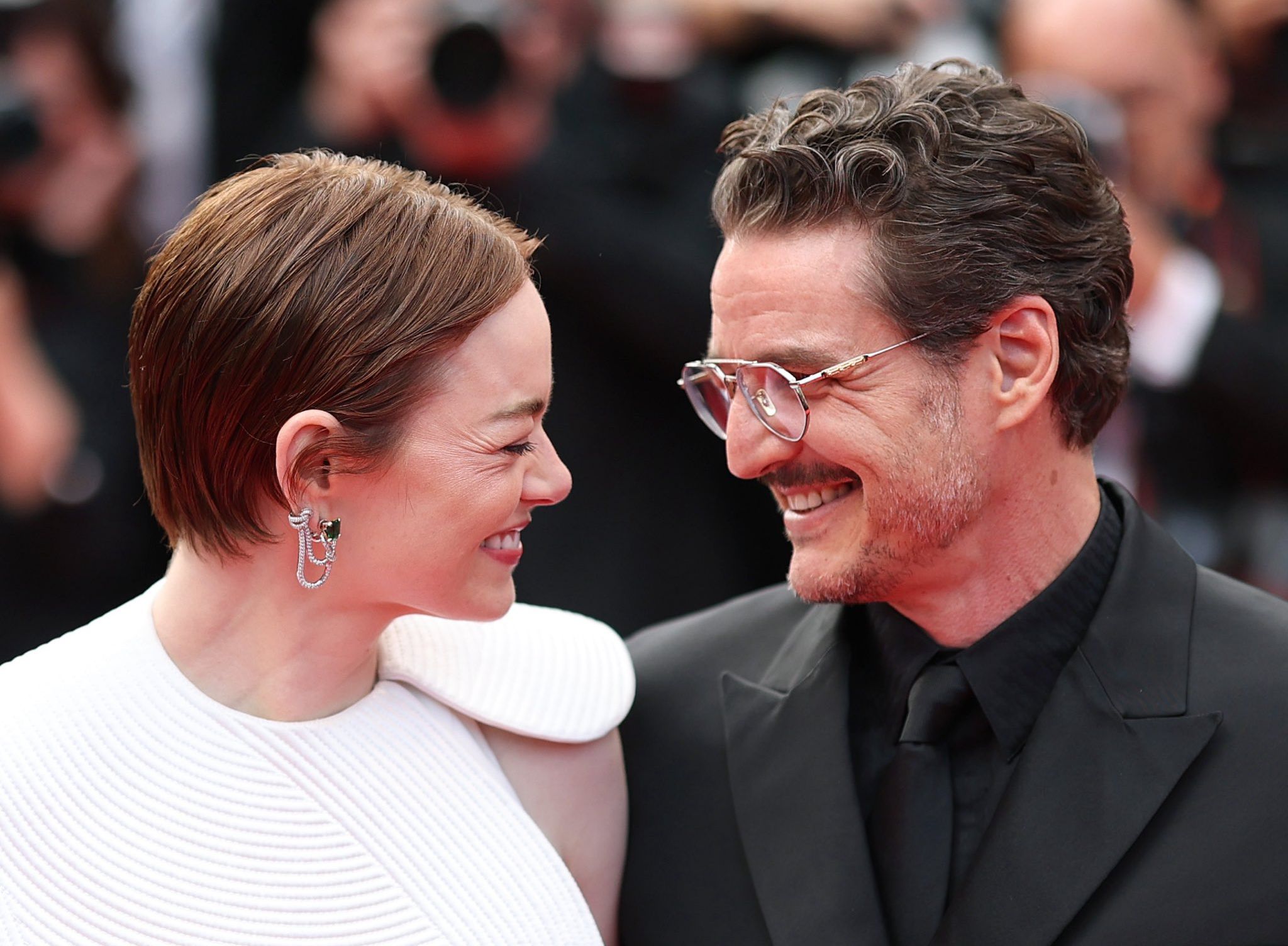 Pedro Pascal ed Emma Stone a Cannes 2025