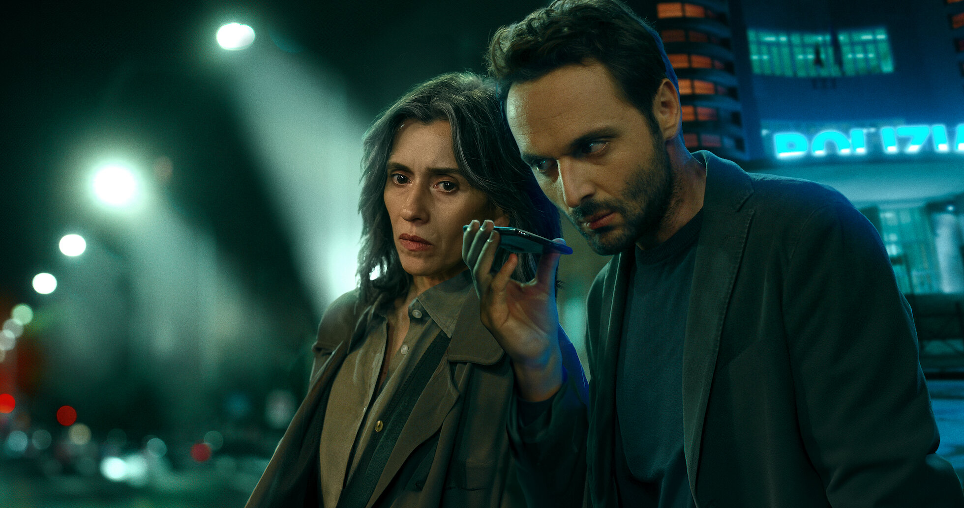 Una scena di Sara - La Donna Nell'ombra (fonte: Netflix)