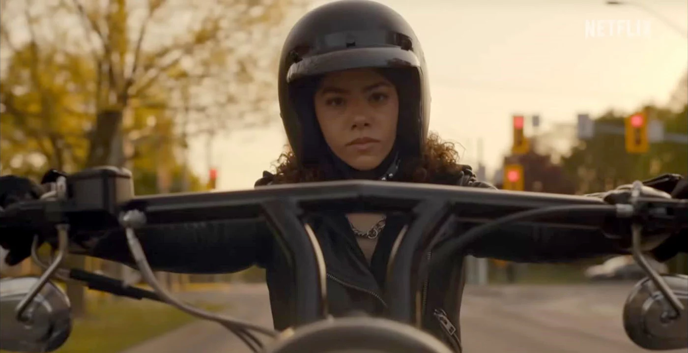 Brianne Howey nella terza stagione di Ginny & Georgia.