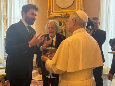 Al Pacino con Papa Leone e il produttore Andrea Iervolino