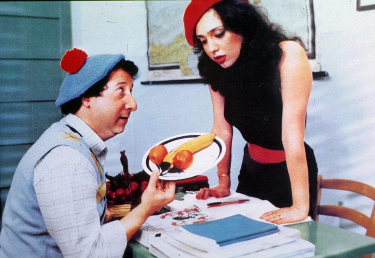 Alvaro Vitali nei panni di Pierino con Michela Miti