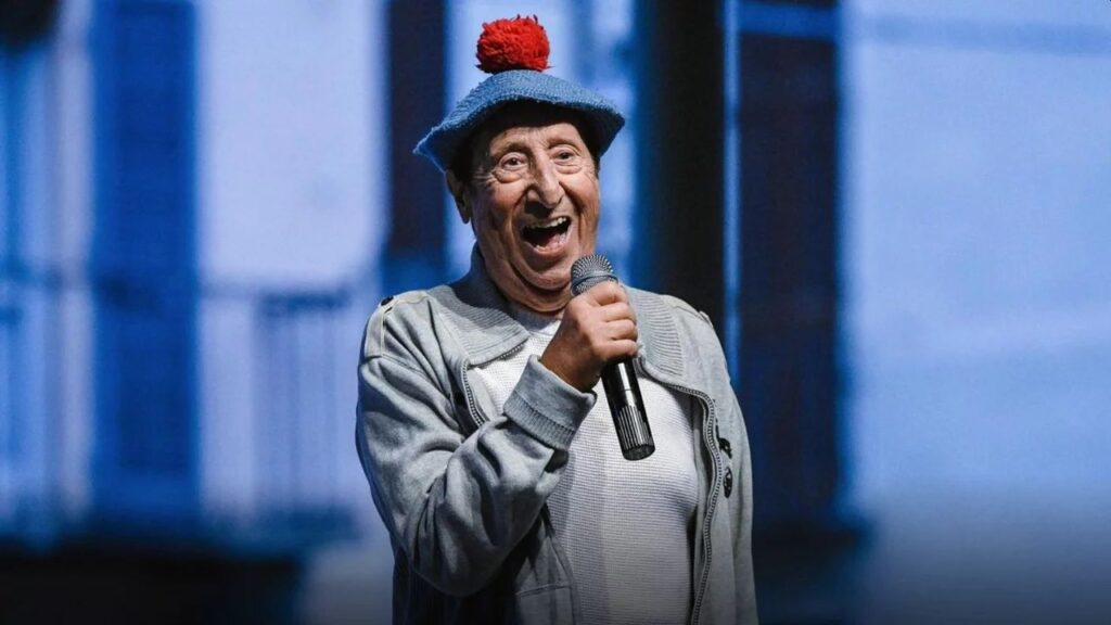 Alvaro Vitali col cappello di Pierino