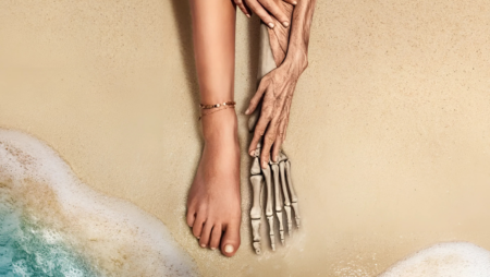 Il poster di Old (fonte Universal Pictures)