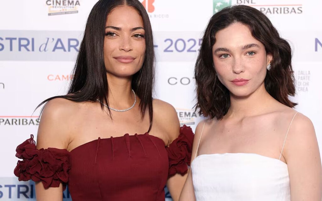 Matilda De Angelis premiata con Elodie ai Nastri d’Argento, non ci sta: “Irrispettoso” Elodie e Matilda De Angelis ai Nastri d'Argento 2025