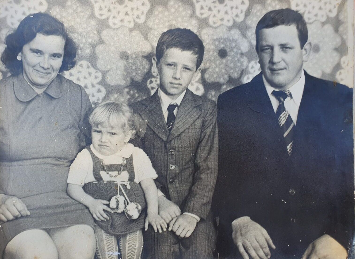 Eva Mikula da piccola, con la famiglia