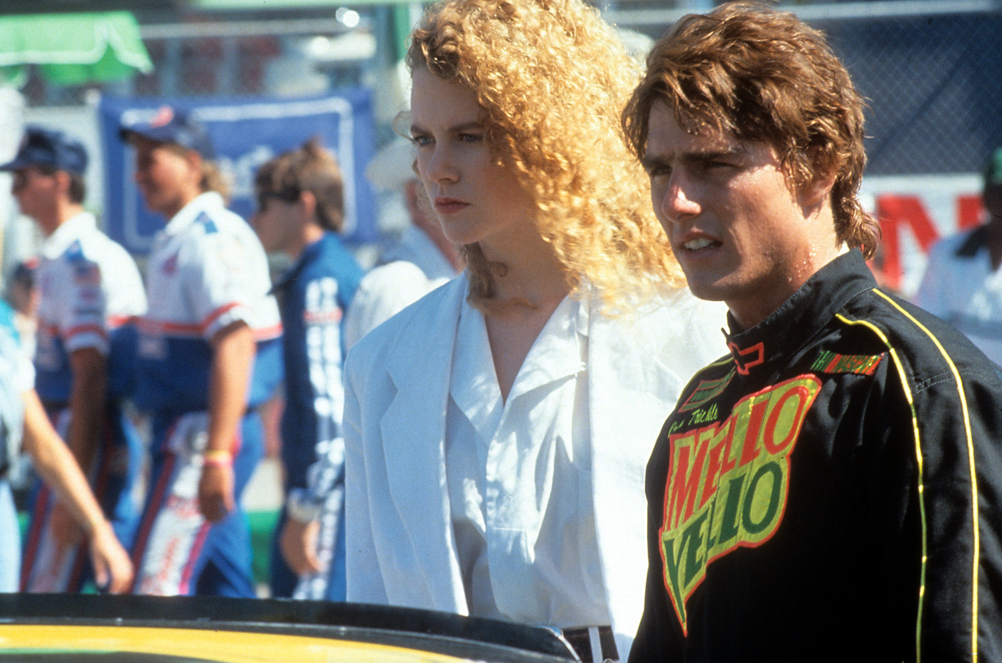 Tom Cruise e Nicole Kidman all'autodromo in una scena del film Days of Thunder del 1990. (Foto di Paramount Pictures/Getty Images)