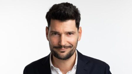 Primo piano dell'agente immobiliare Matteo Nencioni