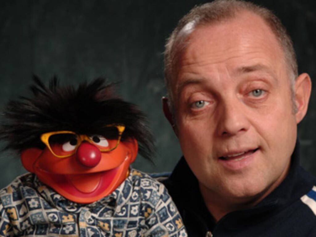 È morto Pietro Ghislandi, voce del pupazzo Sergio: aveva 68 anni Pietro Ghislandi col Pupazzo Sergio