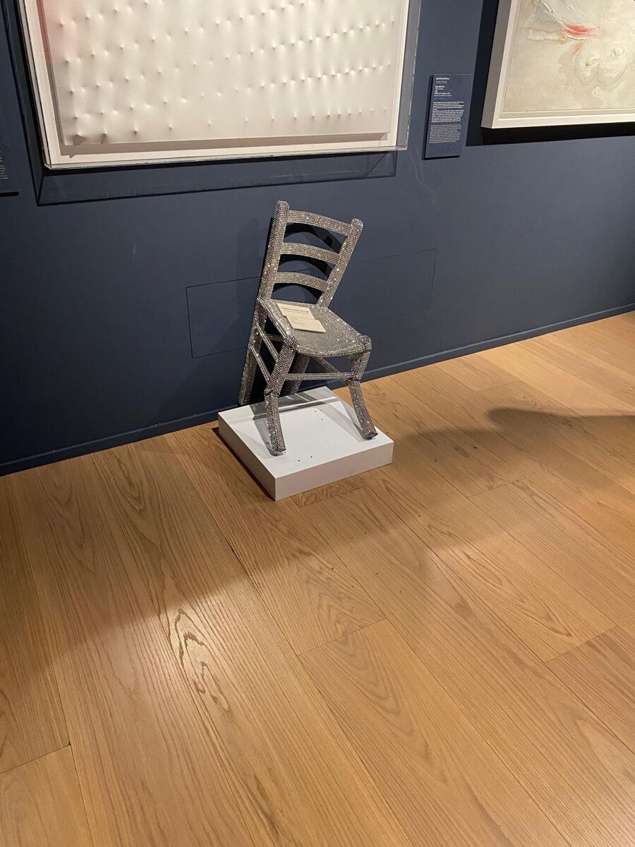 La sedia Van Gogh di Nicola Bolla rovinata