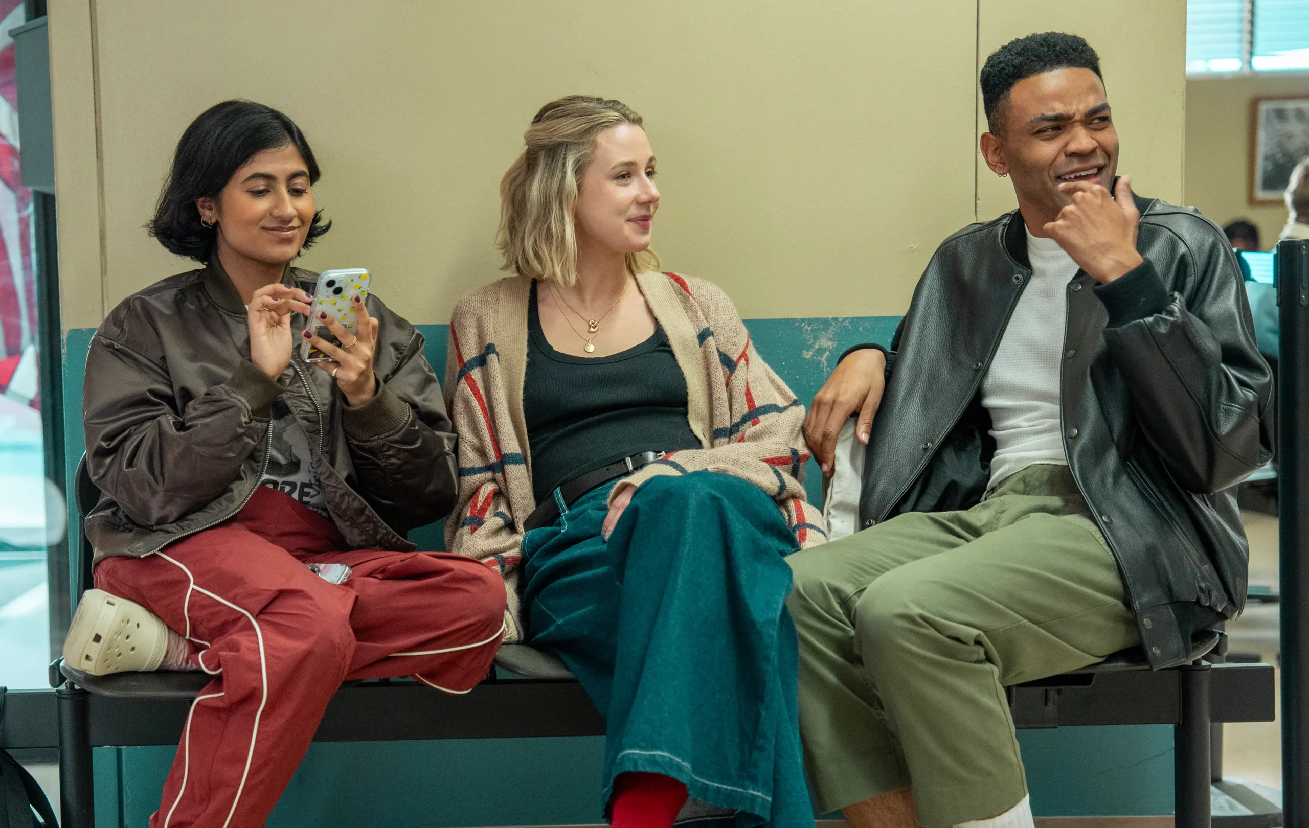 Una scena di Adults (fonte: Disney+)