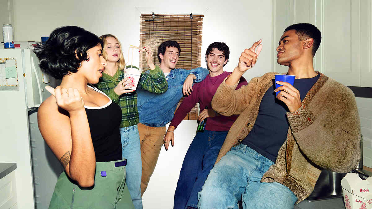 Una scena di Adults (fonte: Disney+)