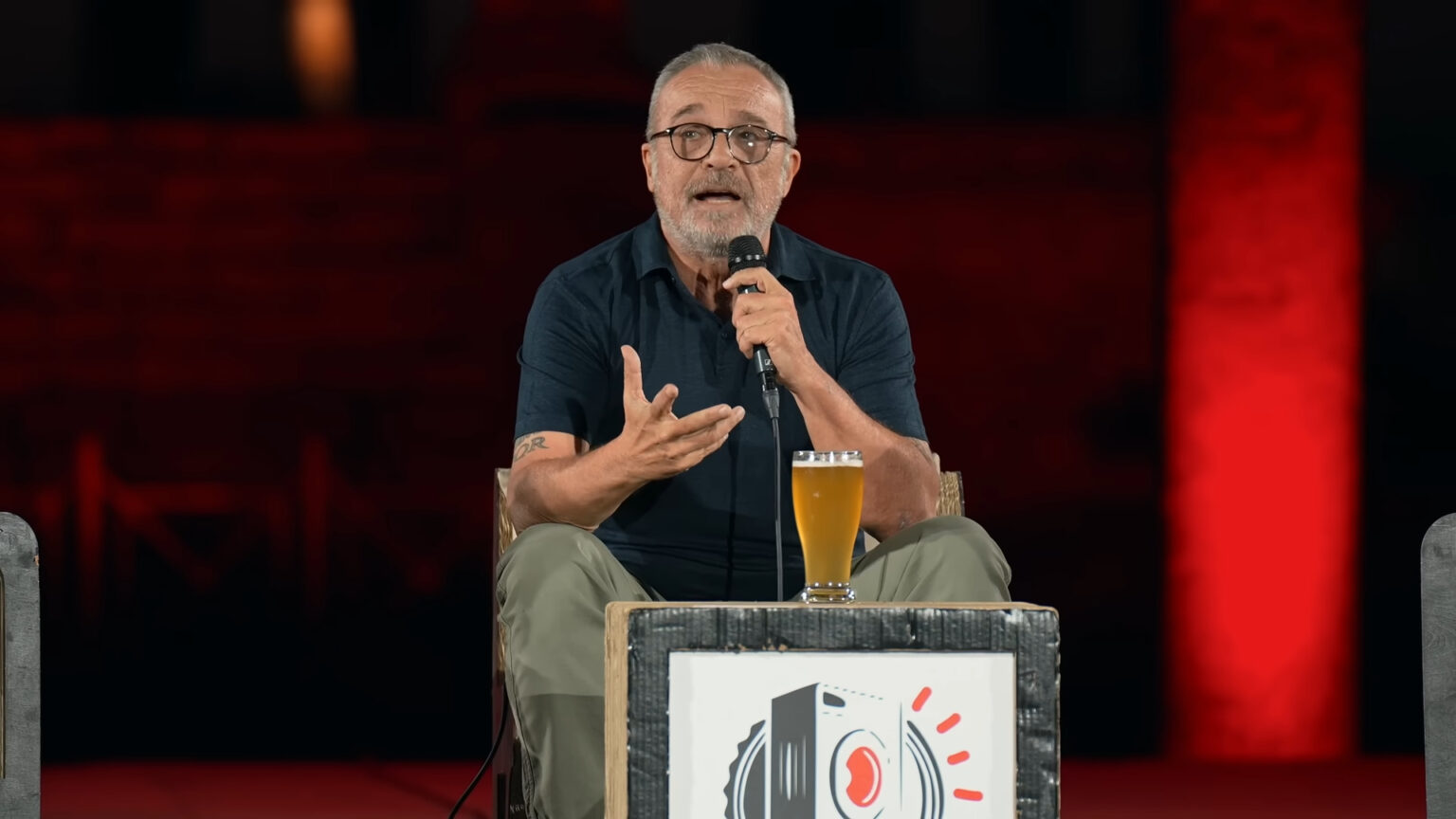 Tra schiaffi e “temi scomodi”, I Cesaroni 7 sfideranno il politicamente corretto, assicura Amendola Claudio Amendola nel podcast Tintoria