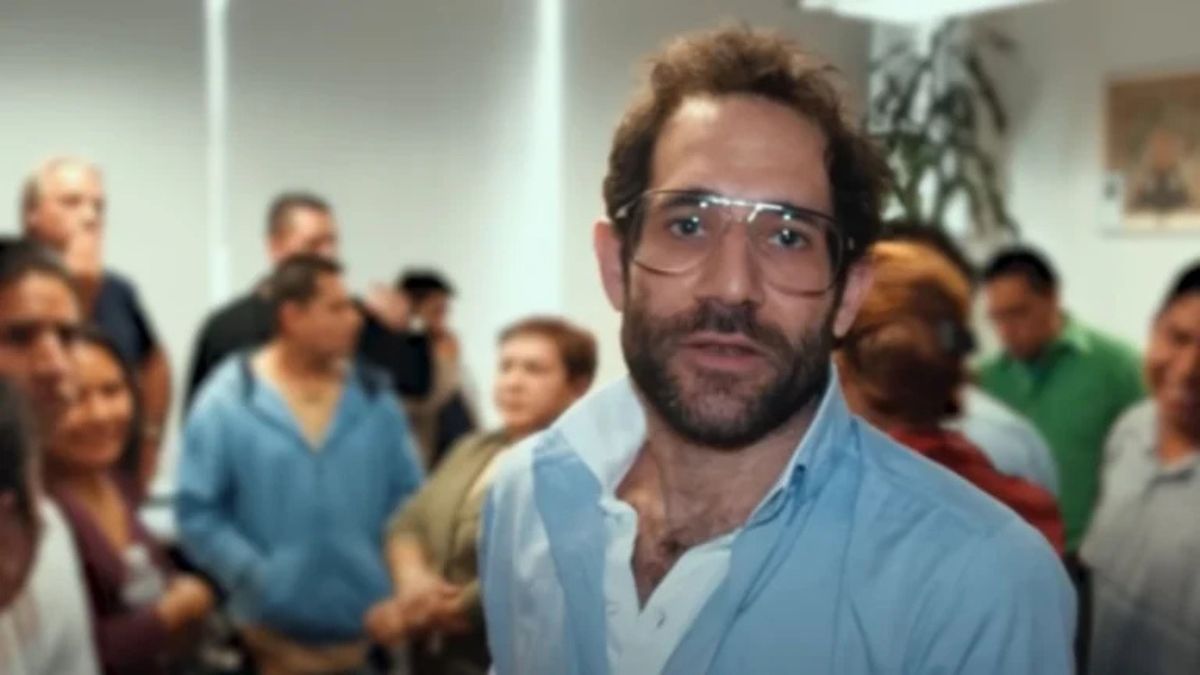 Dov Charney in una scena di Trainwreck: il culto di American Apparel. 