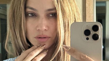 Jennifer Lopez senza trucco