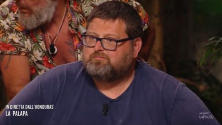 Mario Adinolfi all'Isola dei Famosi 2025