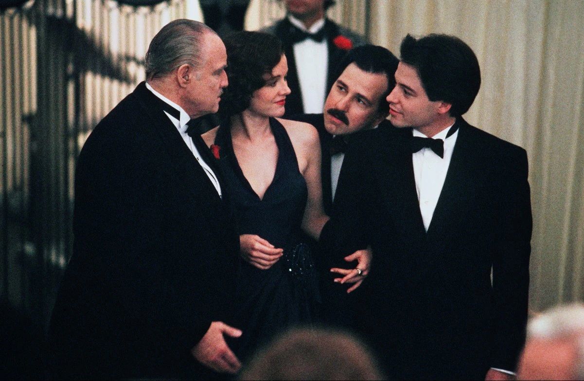 Marlon Brando, Penelope Ann Miller e Matthew Broderick ne Il boss e la matricola