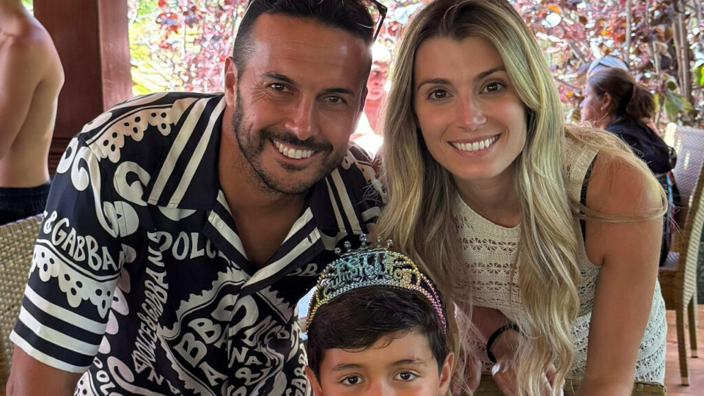 Il calciatore Pedro, la sua compagna e suo figlio Marc