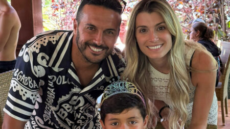 Il calciatore Pedro, la sua compagna e suo figlio Marc