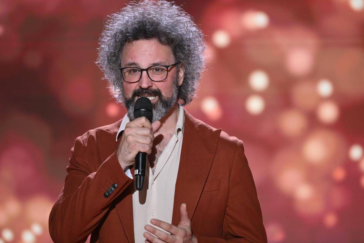Simone Cristicchi durante un'esibizione a Sanremo (fonte: ANSA)