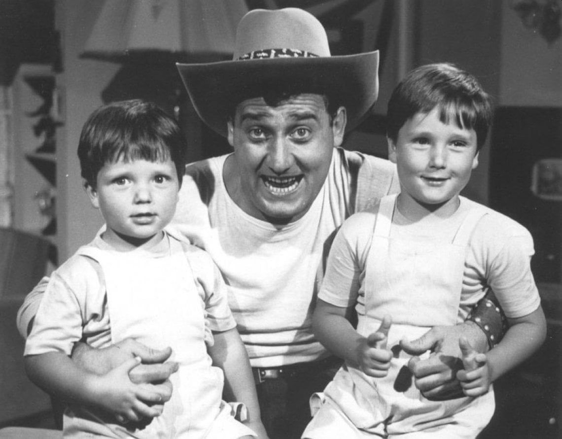 Carlo ed Enrico Vanzina da piccoli in braccio ad Alberto Sordi