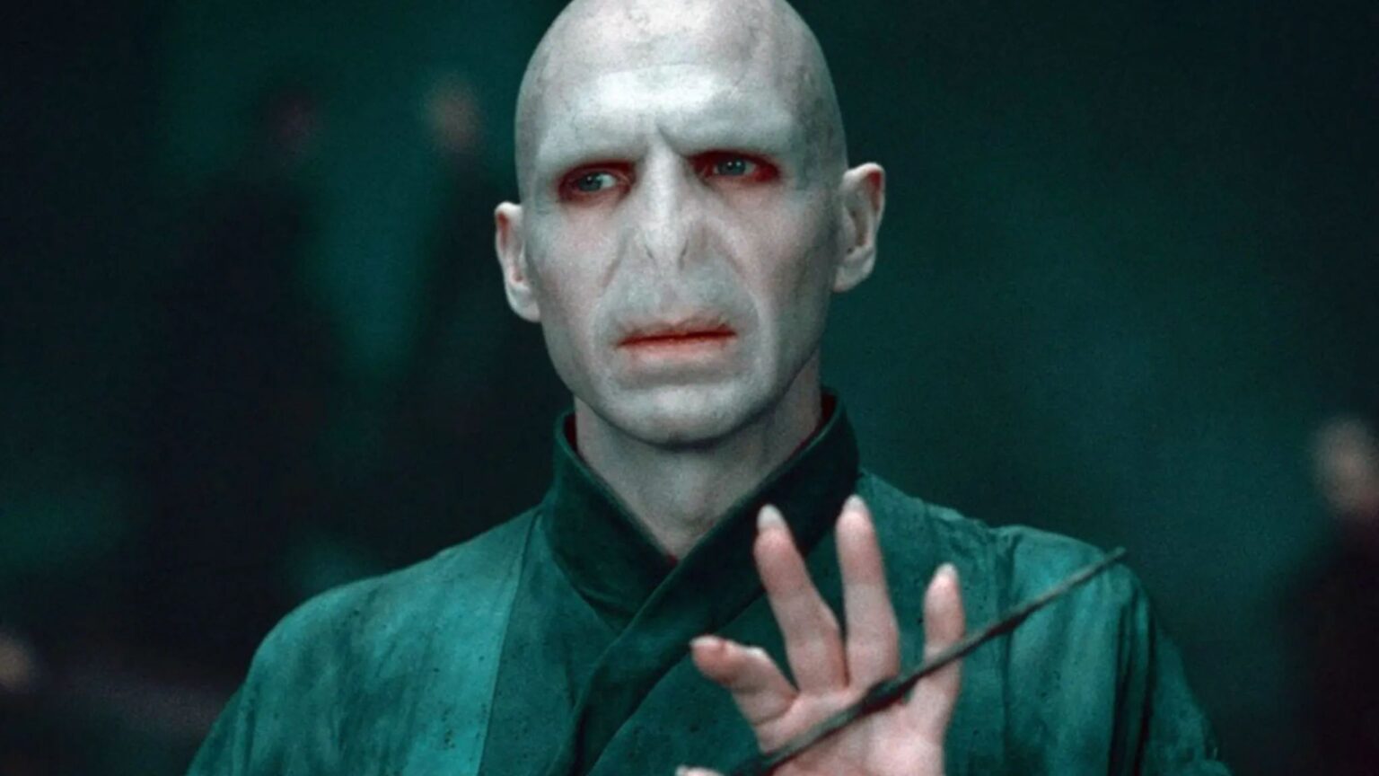 Ralph Fiennes è Voldemort