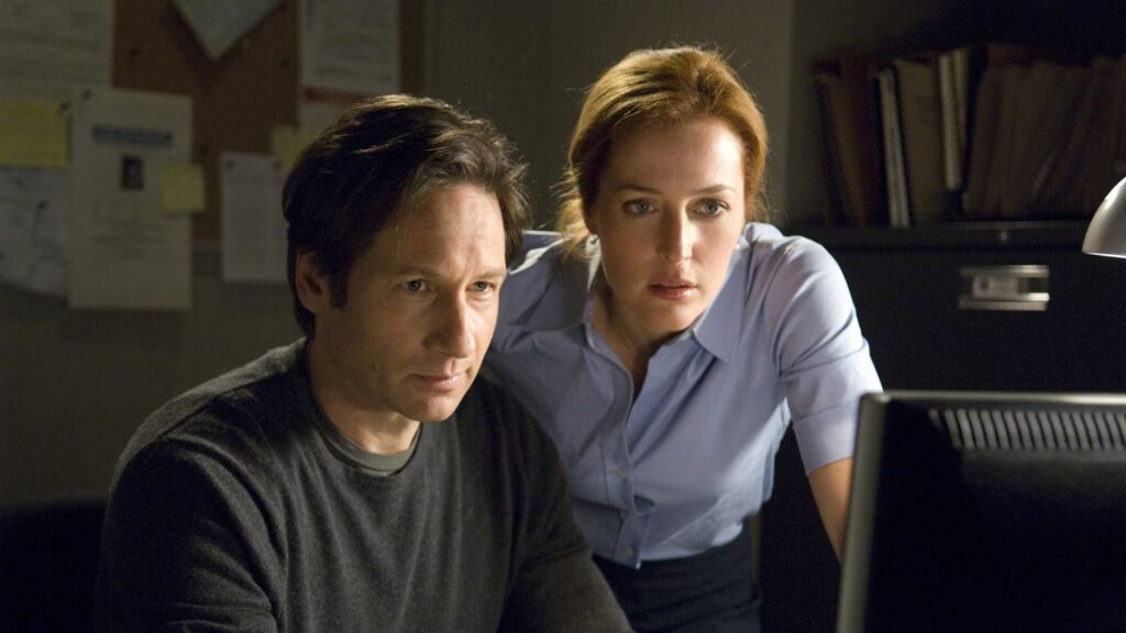 È morto Mark Snow, compositore delle musiche di X-Files e Ghost Whisperer Gillian Anderson e David Duchovny in X-Files