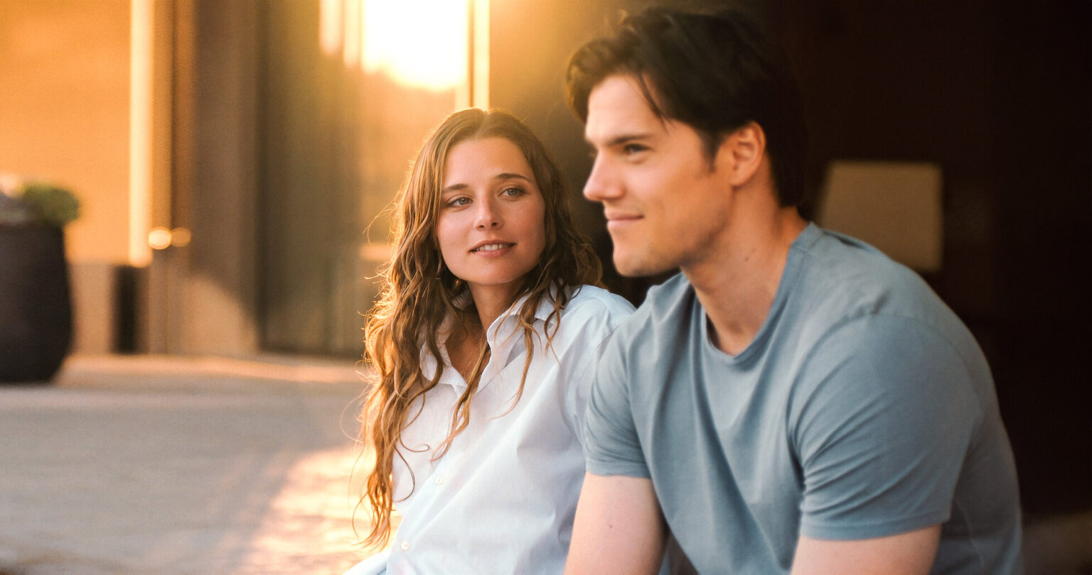 Fall for Me, la recensione: inganni e passione a Maiorca Fall for Me