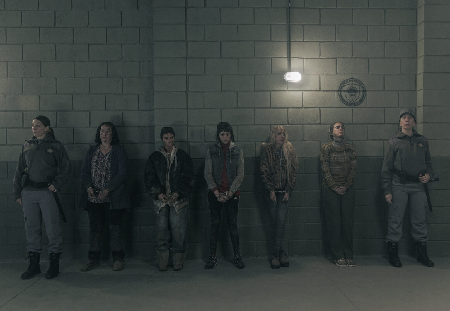 En el Barro, la recensione: La tensione c’è, l’originalità no Una scena di En el barro (fonte: Netflix)