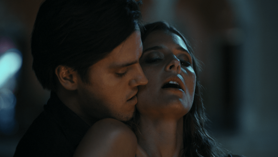 Una scena del film Fall for Me.