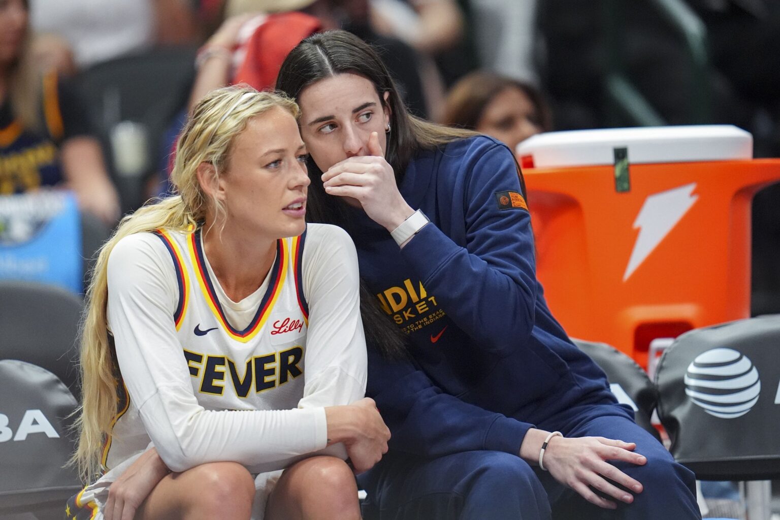 Sex toy verde lanciato in campo in diretta TV: WNBA ferma il gioco per la terza volta (VIDEO) WNBA