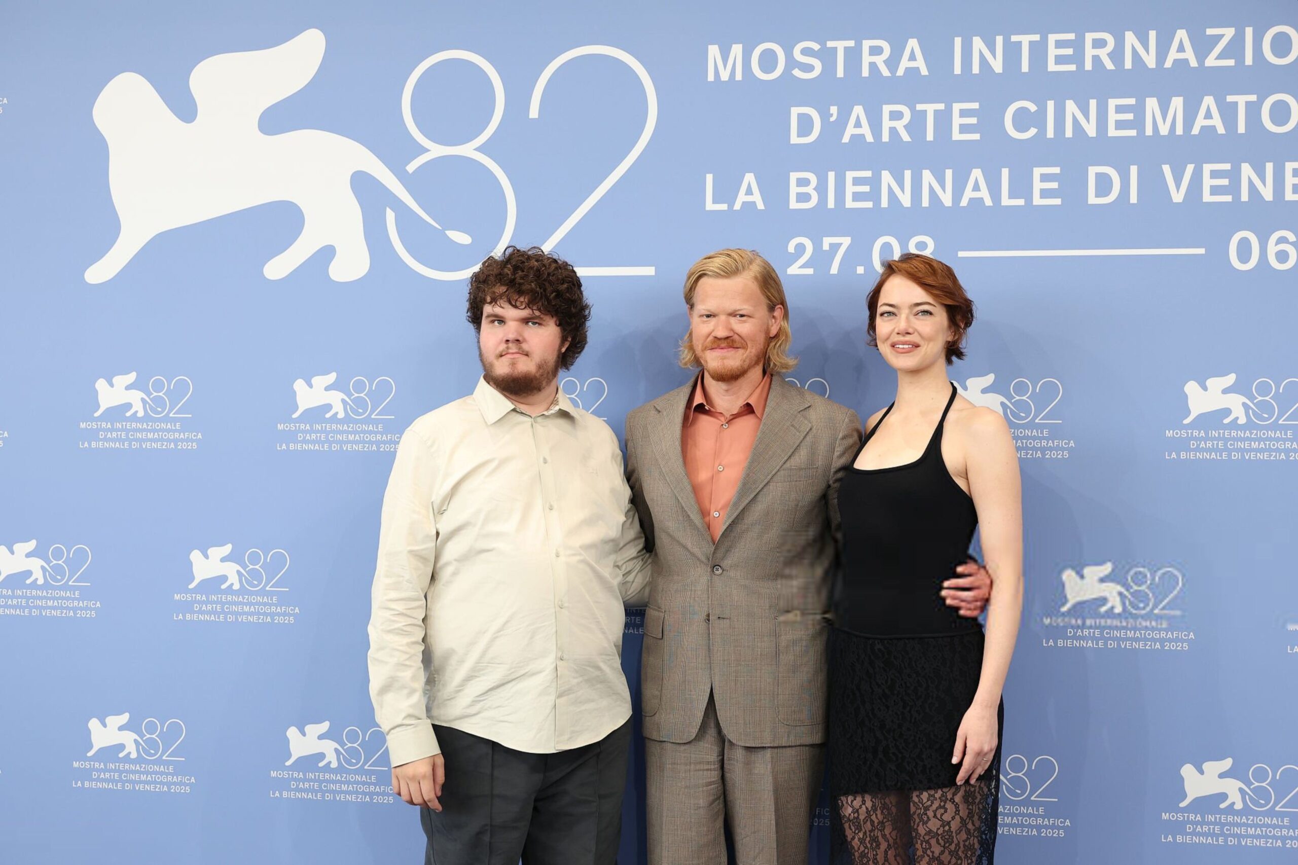 Emma Stone, Jesse Plemons e Aidan Delbis a Venezia 2025 per Bugonia 