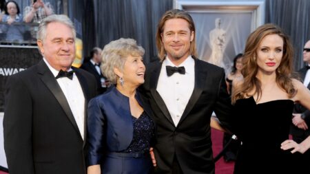 I genitori di Brad Pitt con il figlio e con Angelina Jolie