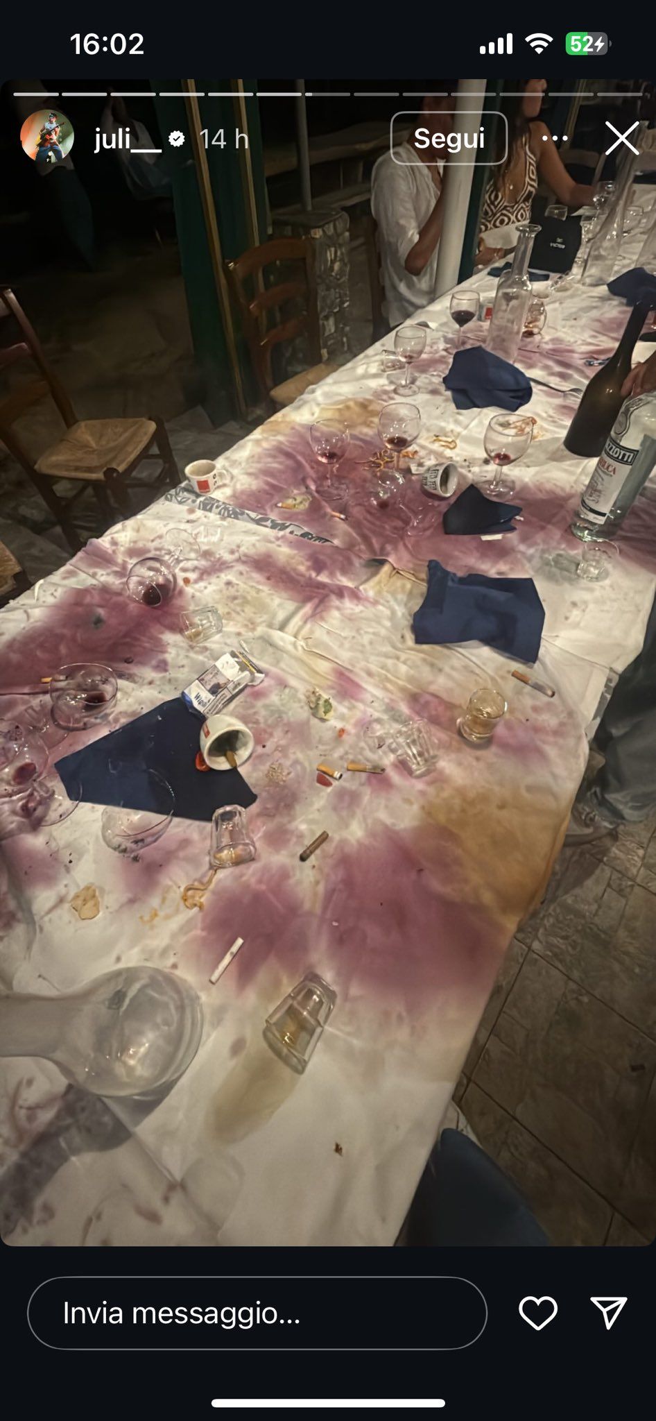 L'immagine del tavolo al ristorante a cui era seduto Olly