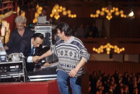 Pippo Baudo e il disoccupato Pino Pagano a Sanremo 1995