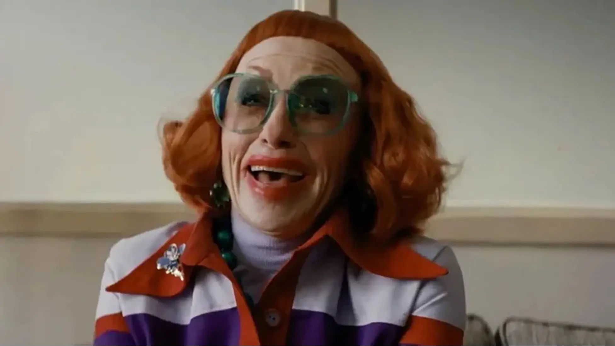 Amy Madigan è zia Gladys in Weapons