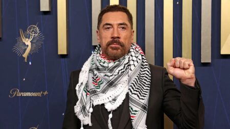 Javier Bardem agli Emmy 2025 con la kefiah