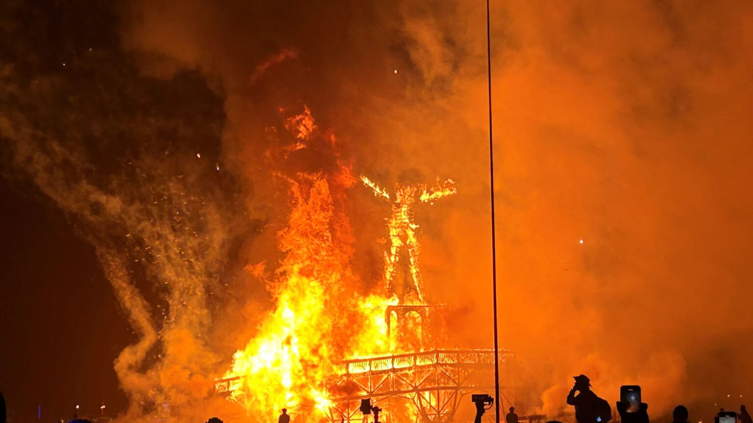 Burning Man 2025 - uomo di legno