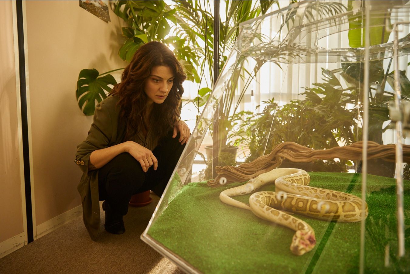 Una scena di Diva Futura col serpente