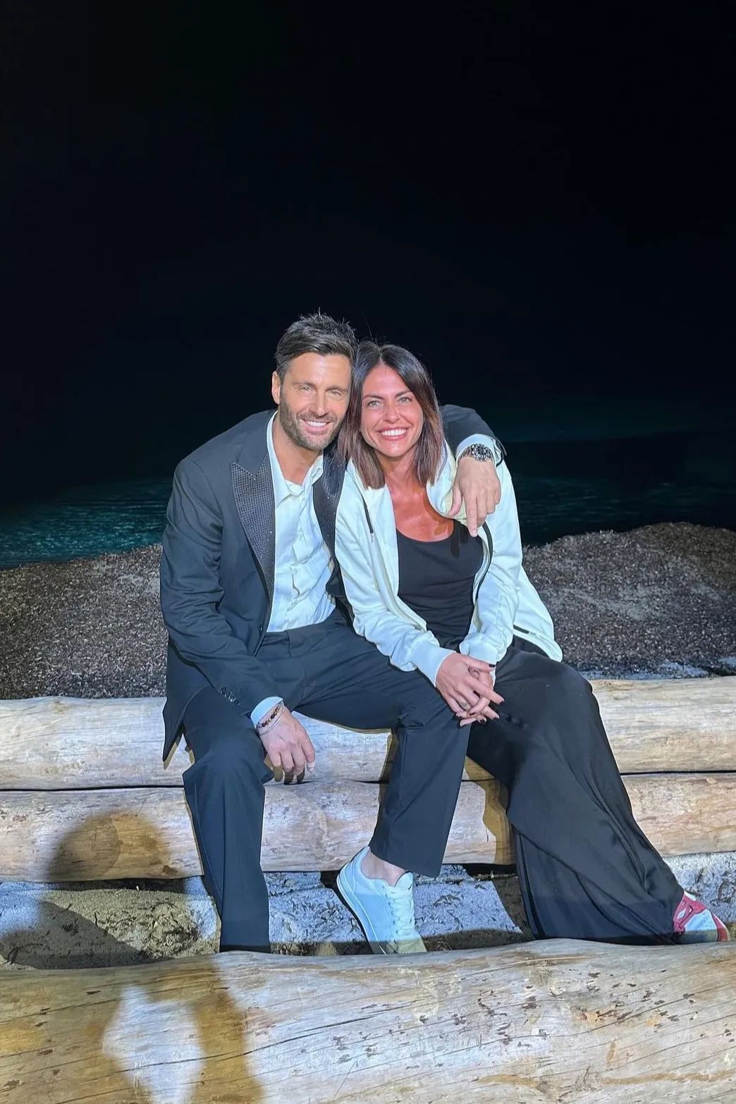 Filippo Bisciglia e Pamela Camassa davanti al falò di Temptation Island