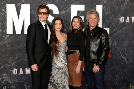 Jon Bon Jovi e sua moglie con il loro figlio Jake e Millie Bobby Brown