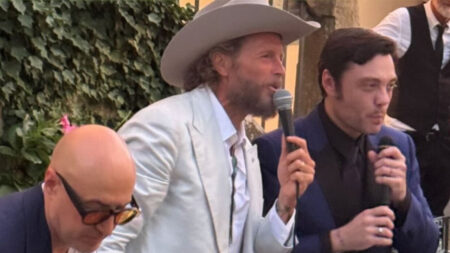Jovanotti e Tiziano Ferro cantano ad un matrimonio a Cortona