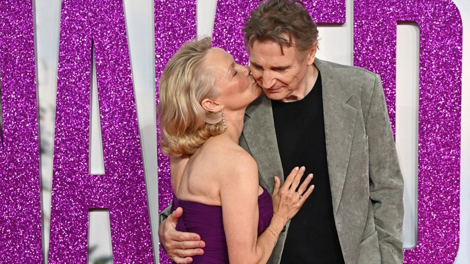 Pamela Anderson e Liam Neeson