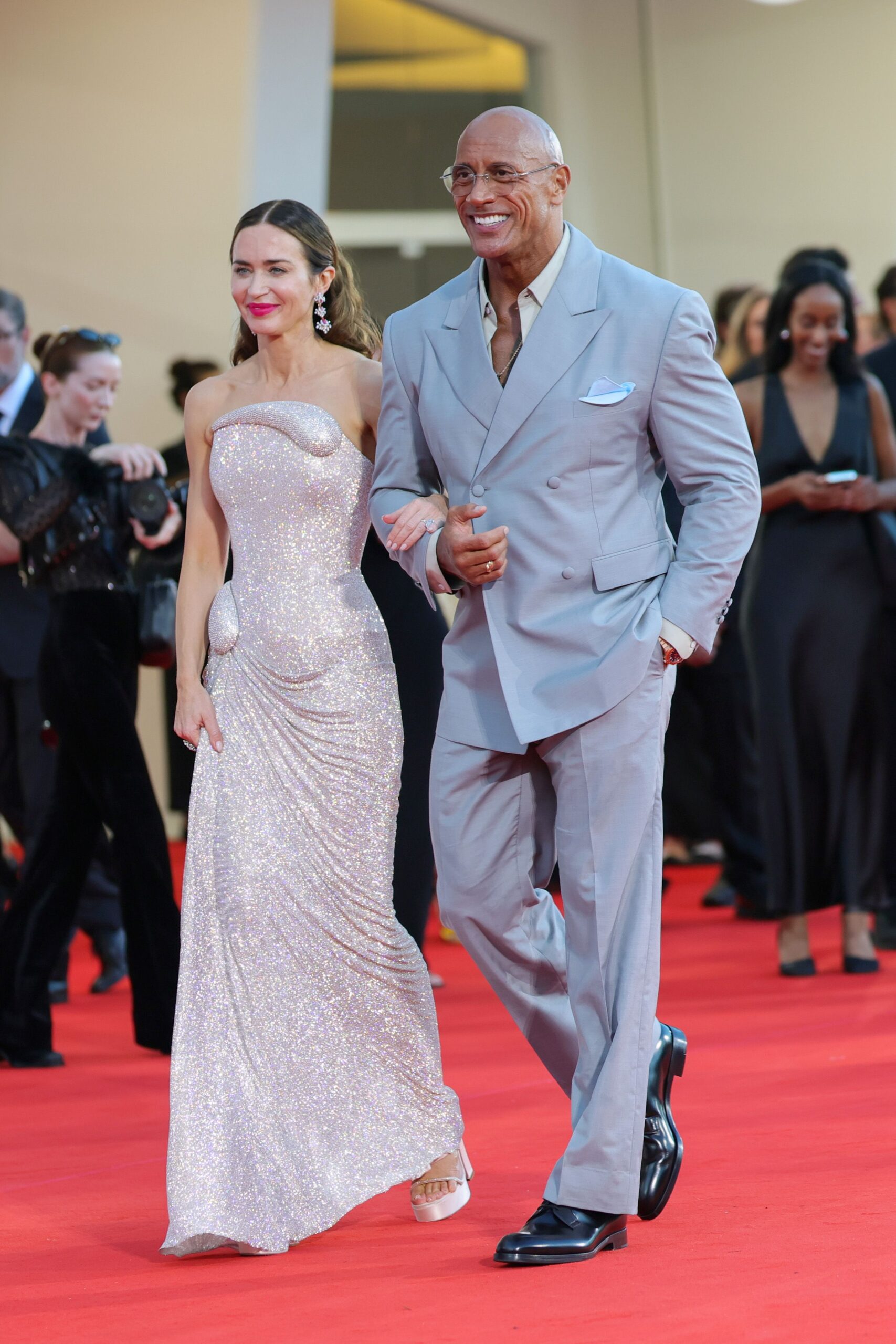 Dwayne Johnson ed Emily Blunt sul red carpet di Venezia 2025