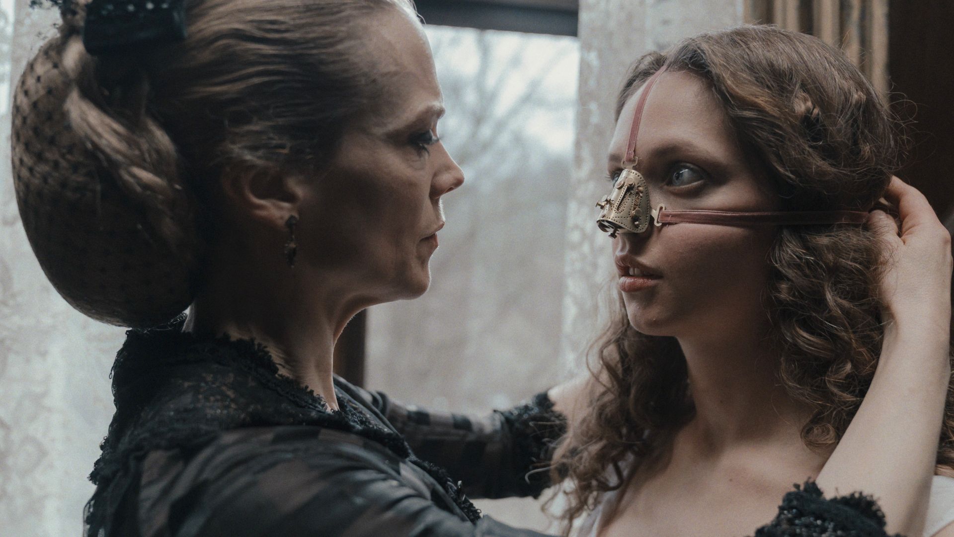 Una scena di The Ugly Stepsister. 