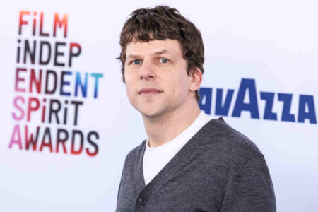 Jesse Eisenberg dona un rene a uno sconosciuto: “È la cosa più ovvia da fare” Jesse Eisenberg
