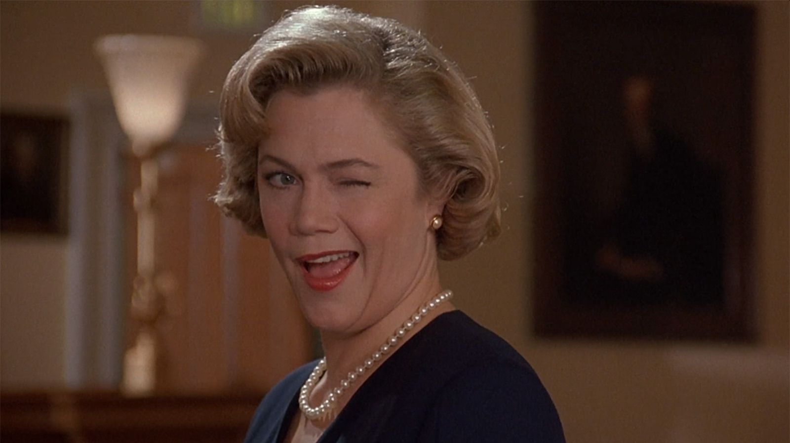 Kathleen Turner in La signora ammazzatutti