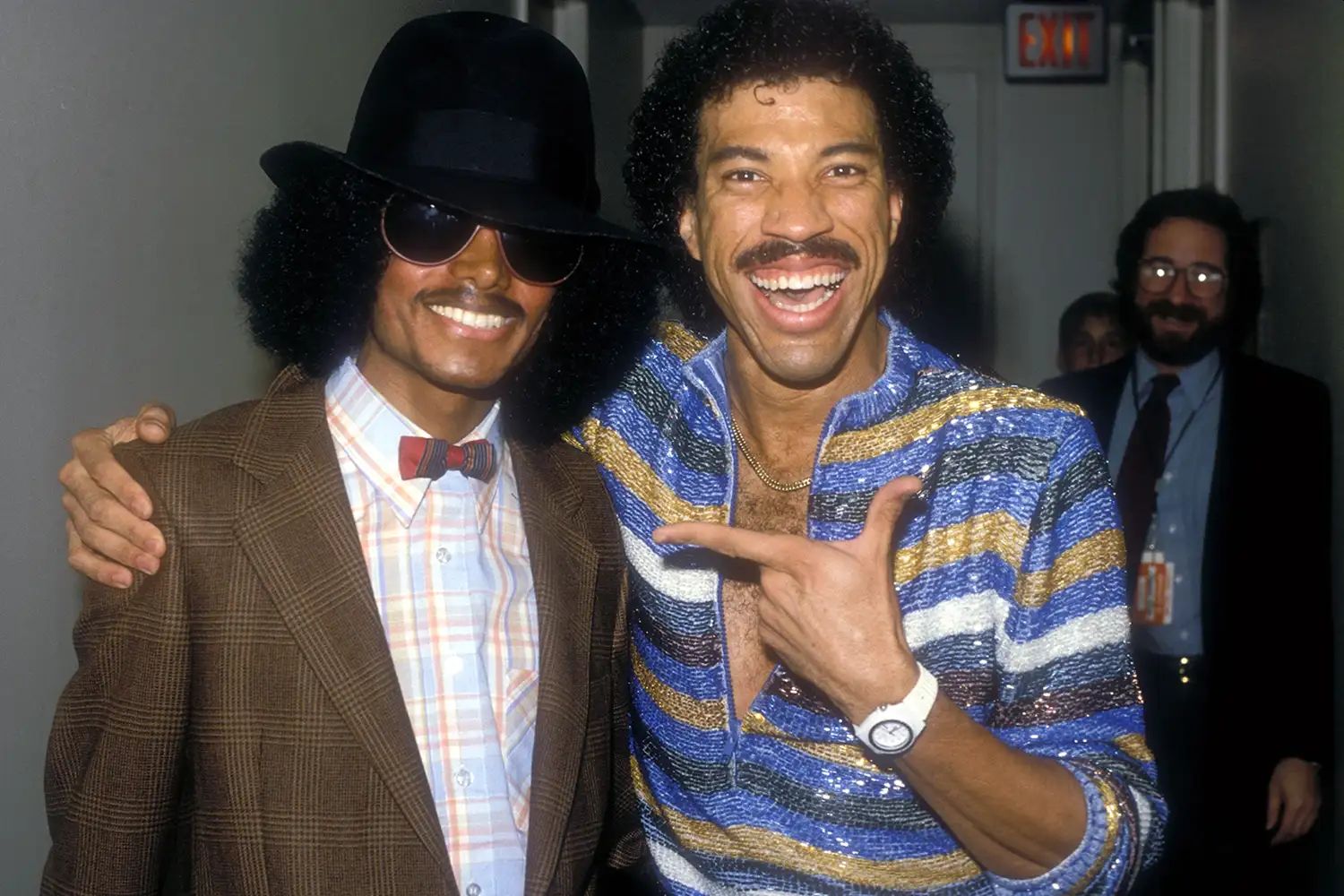Lionel Richie con Michael Jackson vestito in modo da non farsi riconoscere