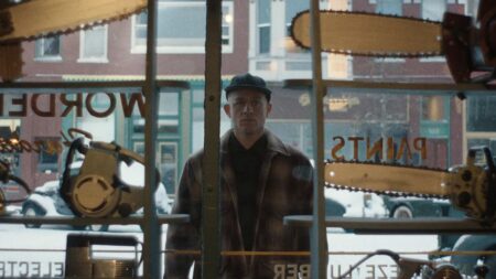 Charlie Hunnam in Monster - la storia di Ed Gein